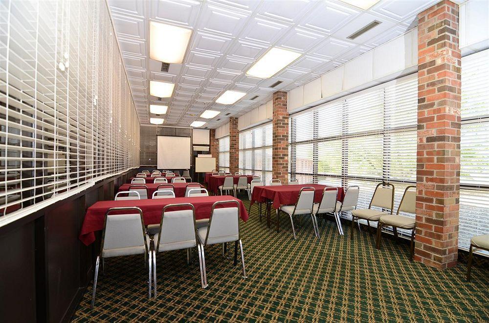 Clarion Pointe Bloomington-Normal Near I-55 And University Бизнес снимка