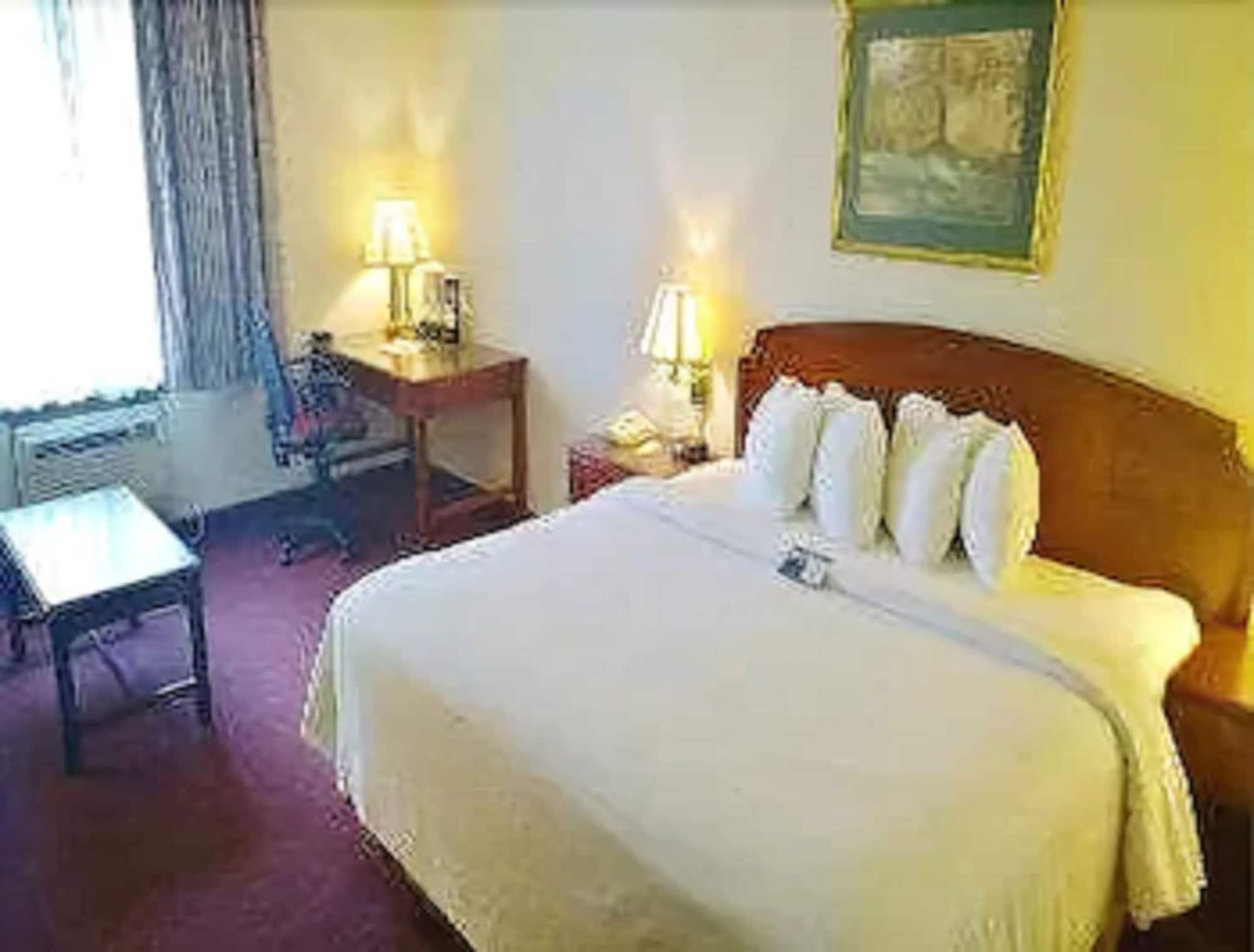 Clarion Pointe Bloomington-Normal Near I-55 And University Екстериор снимка