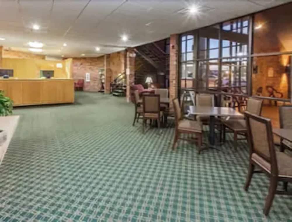Clarion Pointe Bloomington-Normal Near I-55 And University Екстериор снимка