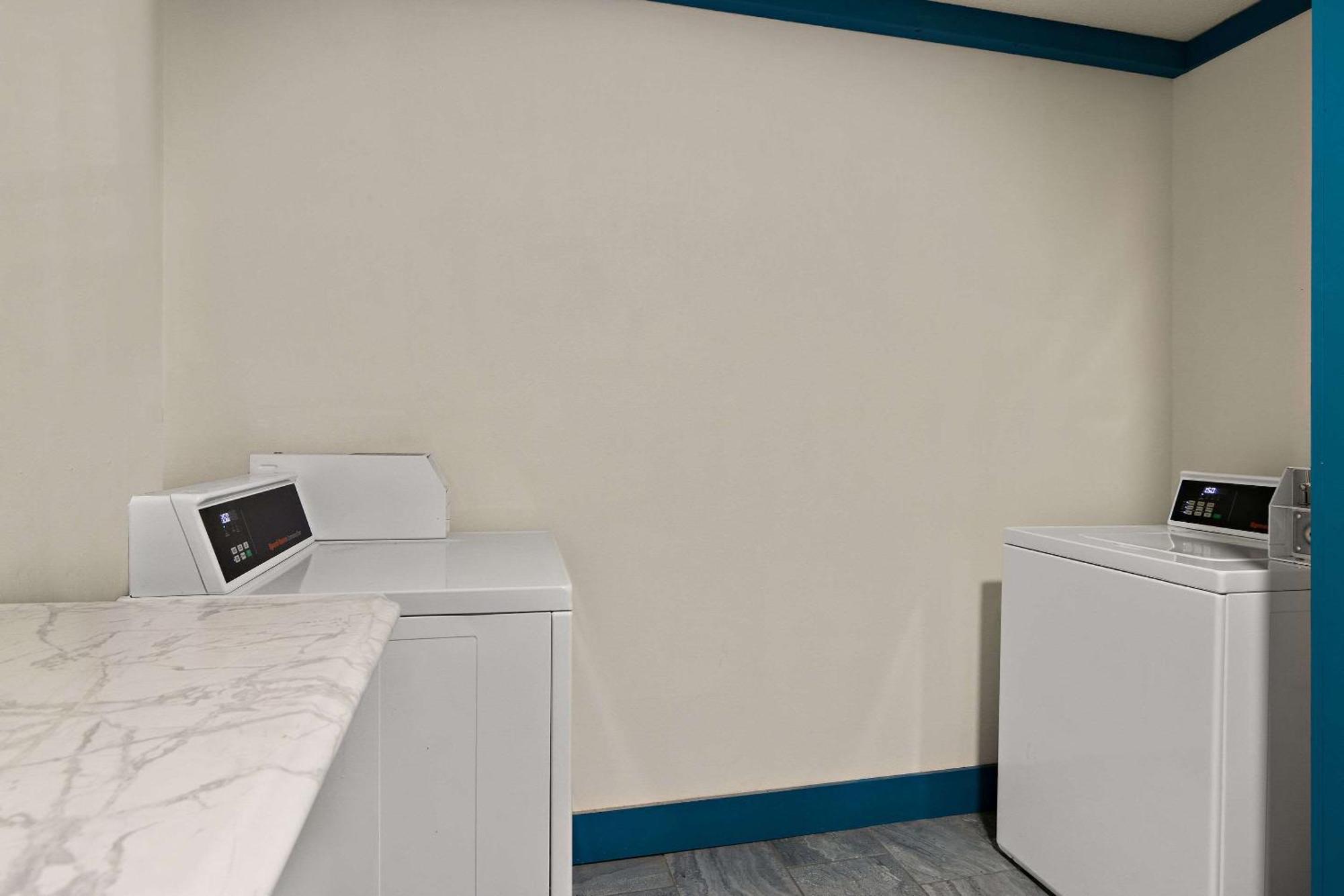 Clarion Pointe Bloomington-Normal Near I-55 And University Екстериор снимка