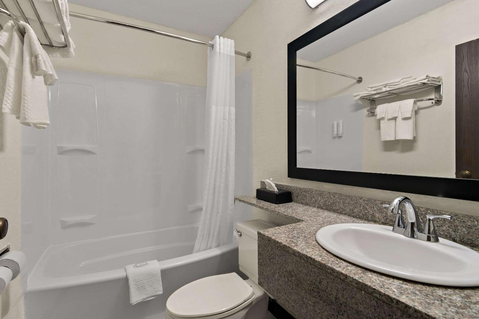 Clarion Pointe Bloomington-Normal Near I-55 And University Екстериор снимка