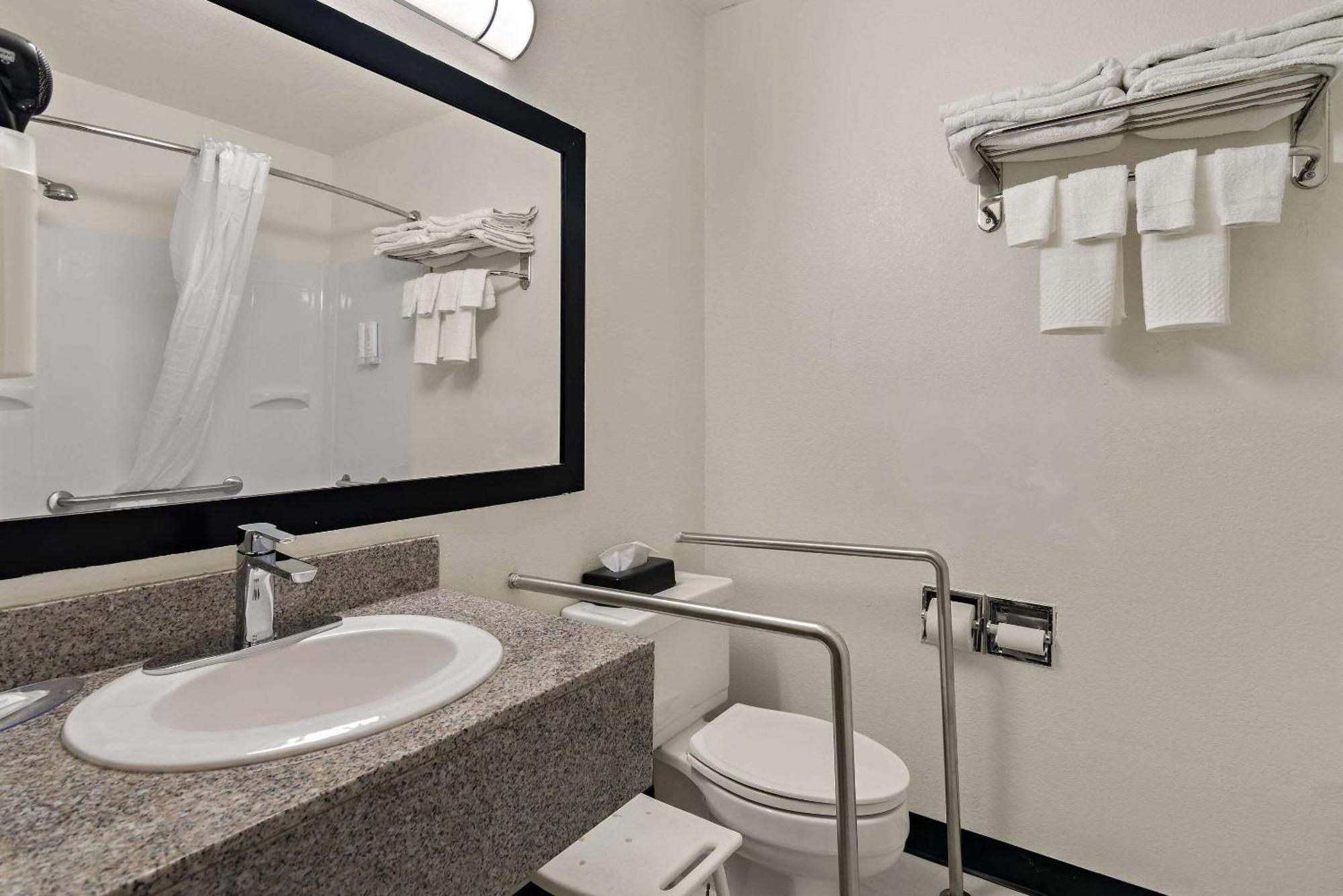 Clarion Pointe Bloomington-Normal Near I-55 And University Екстериор снимка