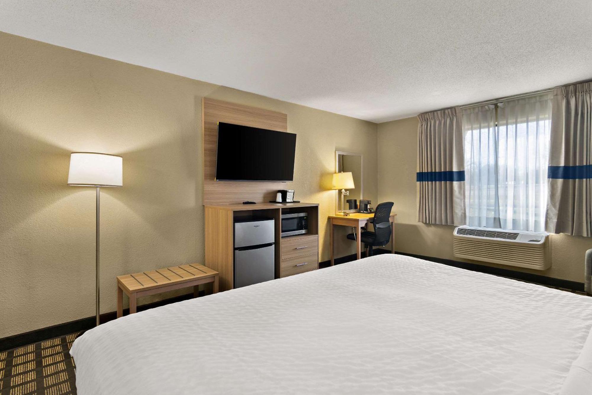 Clarion Pointe Bloomington-Normal Near I-55 And University Екстериор снимка