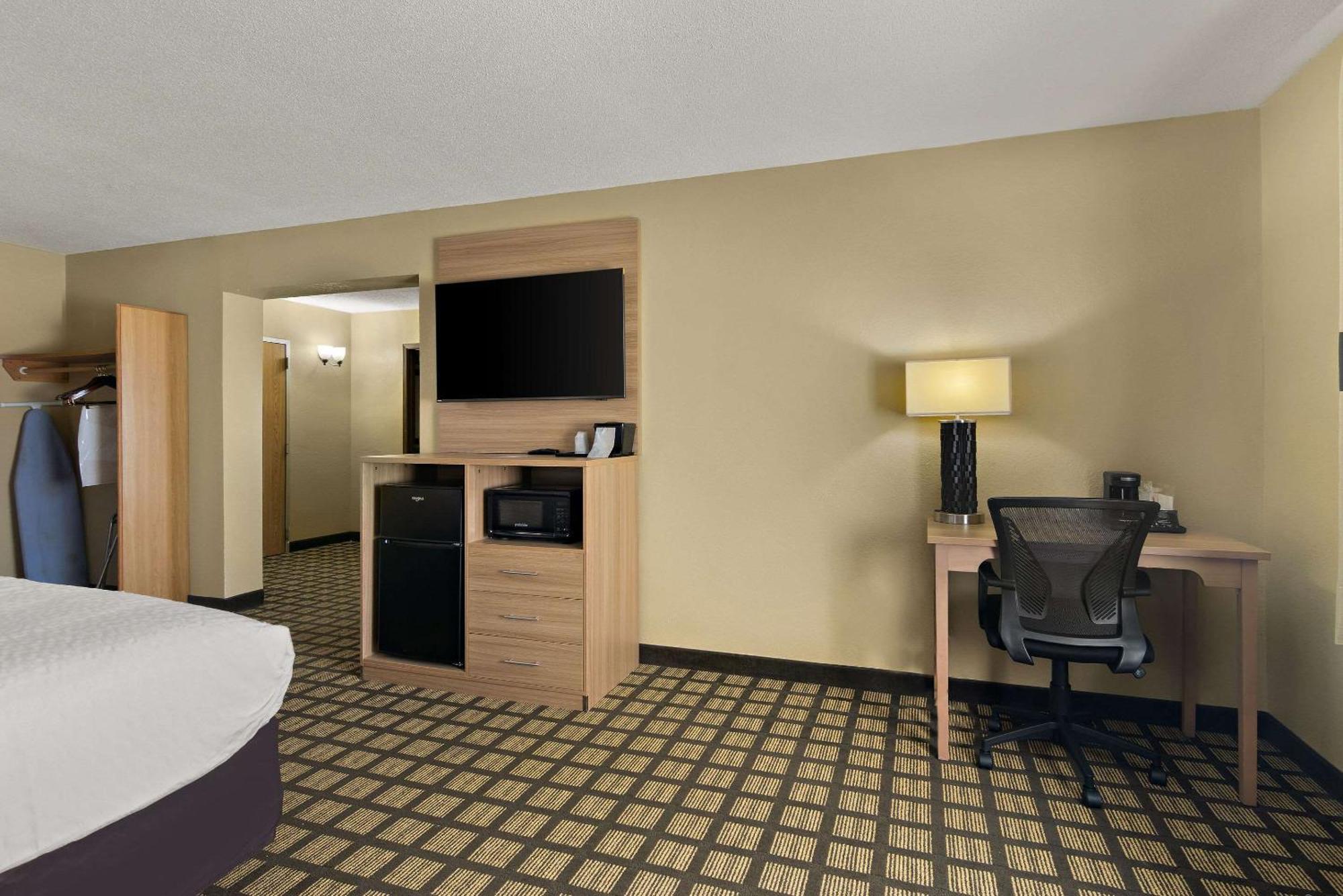 Clarion Pointe Bloomington-Normal Near I-55 And University Екстериор снимка