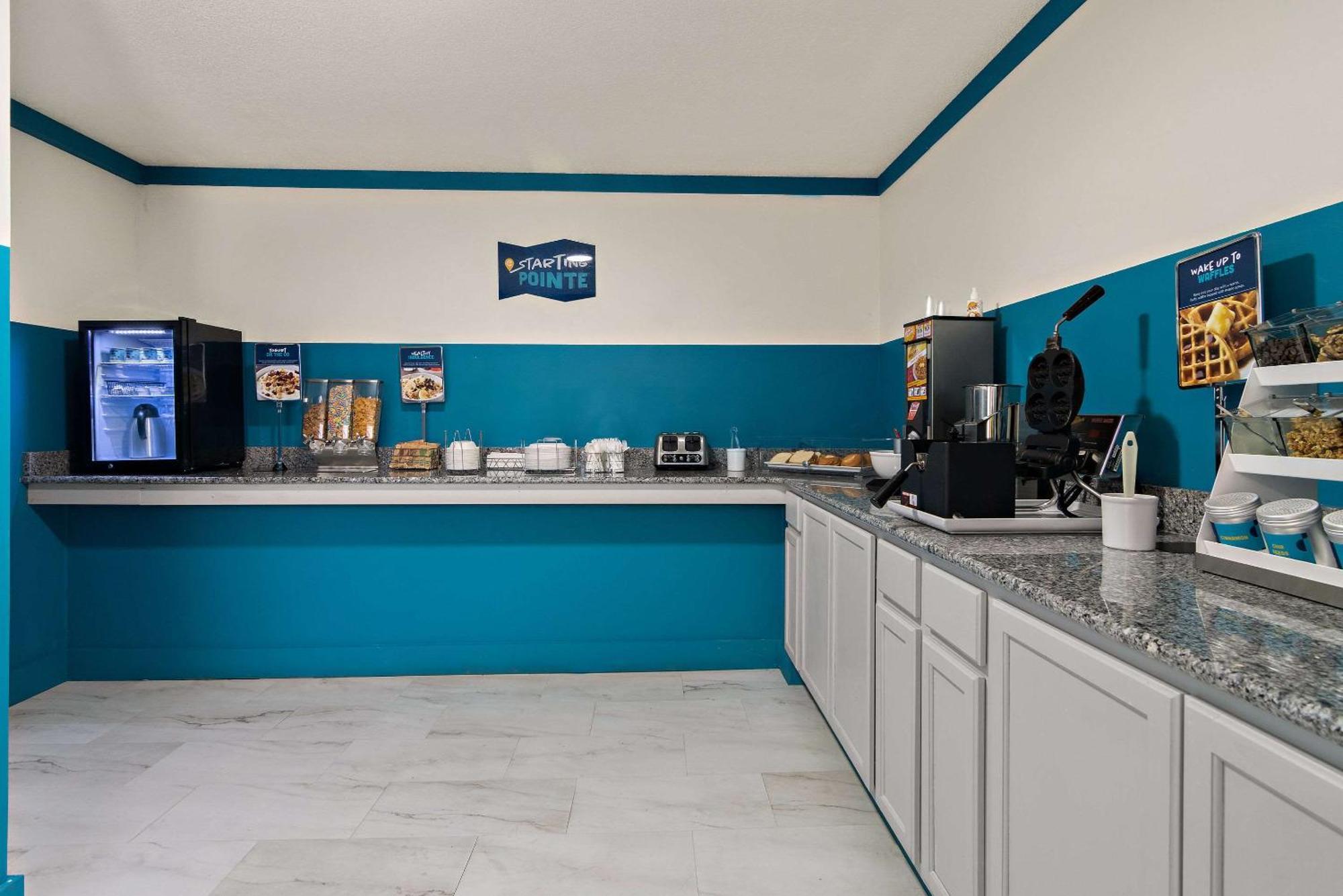 Clarion Pointe Bloomington-Normal Near I-55 And University Екстериор снимка