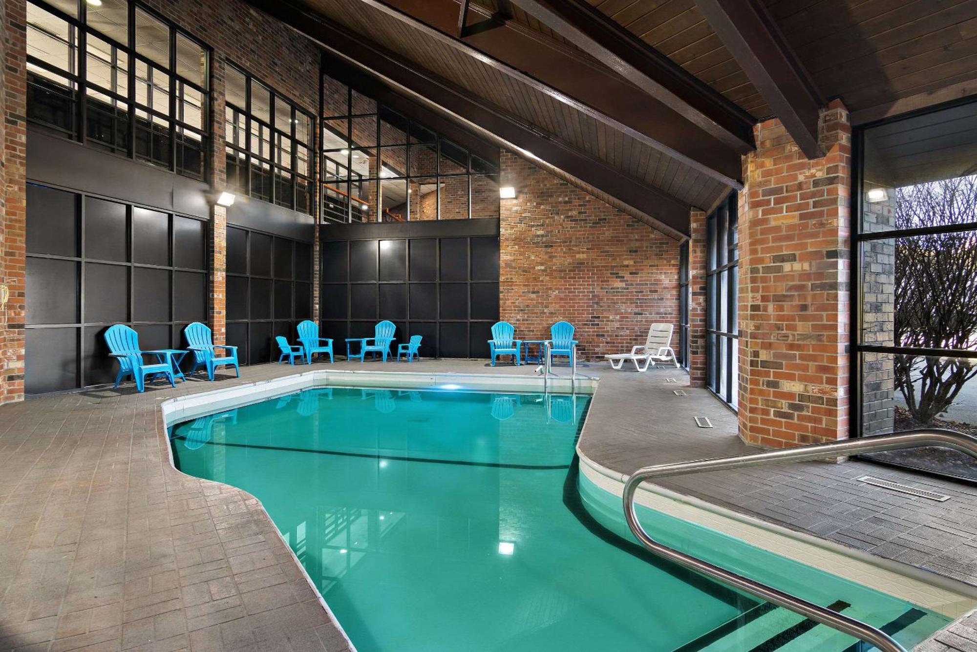 Clarion Pointe Bloomington-Normal Near I-55 And University Екстериор снимка