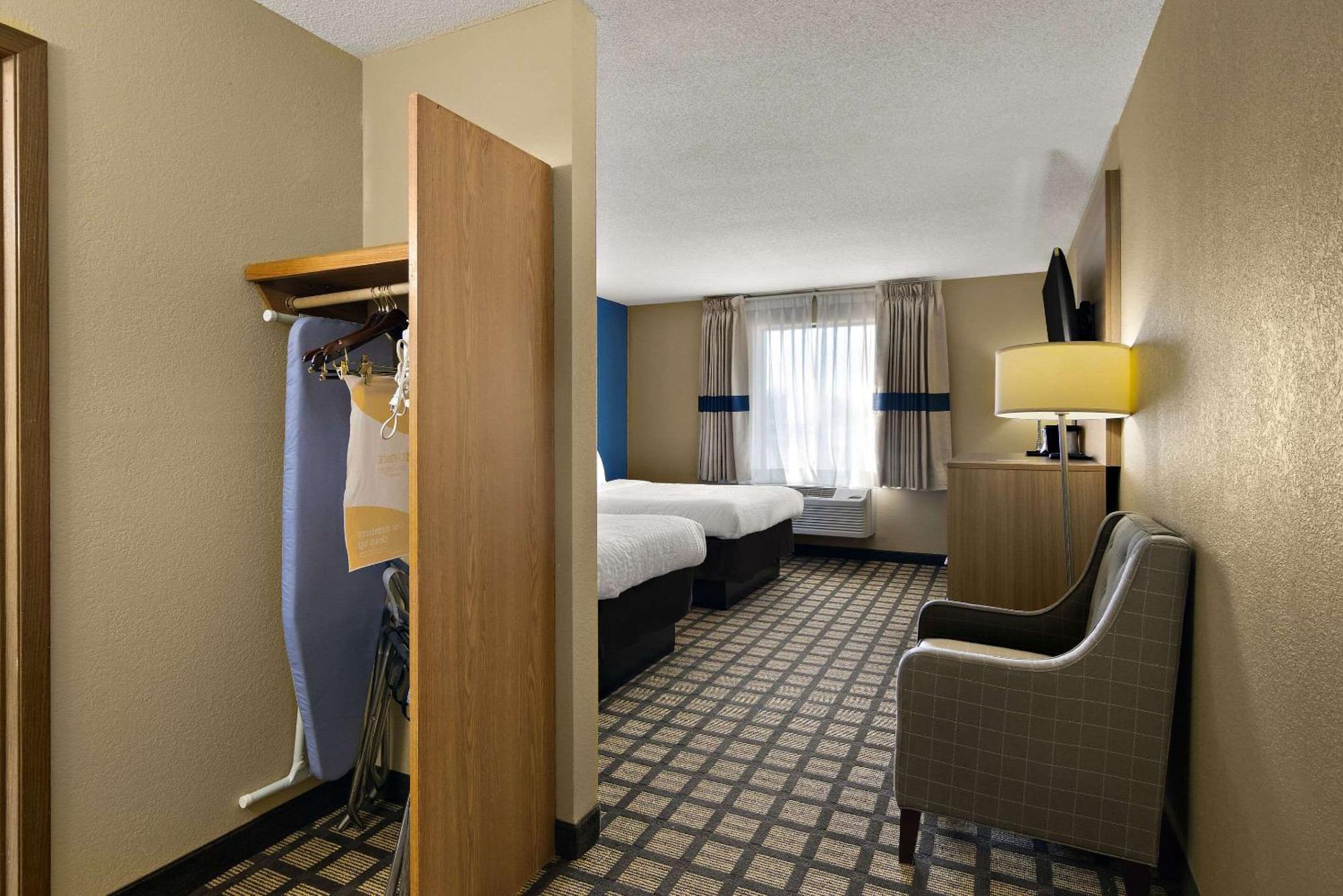 Clarion Pointe Bloomington-Normal Near I-55 And University Екстериор снимка